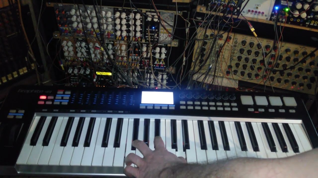 MIDI Thru на макетной плате, MIDI в CV, аналоговый модульный синтезатор, Graphite 49 MIDI Controller