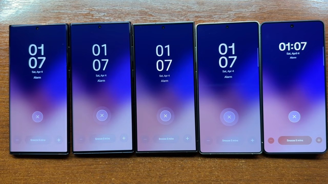 Samsung Galaxy S22, S23, S24, S25, S26 Ultras Budzik z funkcją odczytu czasu na głos. One UI 8.0 i 8.5