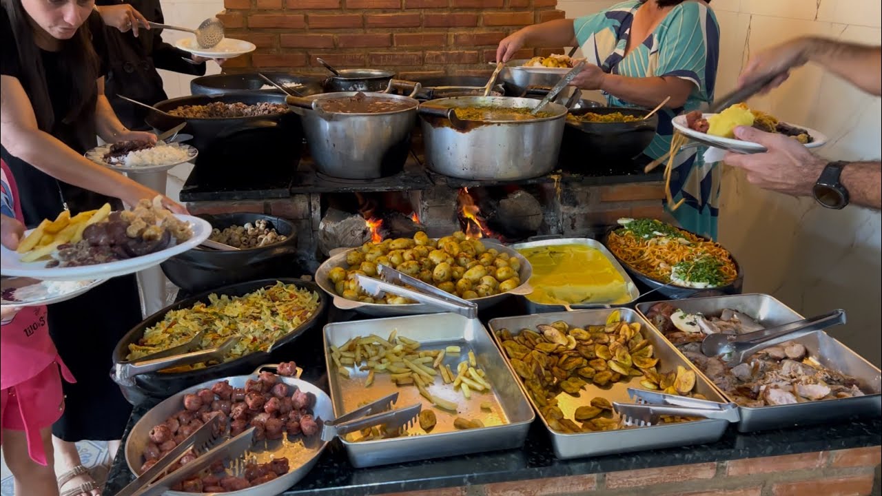 O FOGÃO A LENHA MAIS SABOROSO DE MINAS GERAIS;  RESTAURANTE QUE SÓ MELHORA COM O TEMPO.