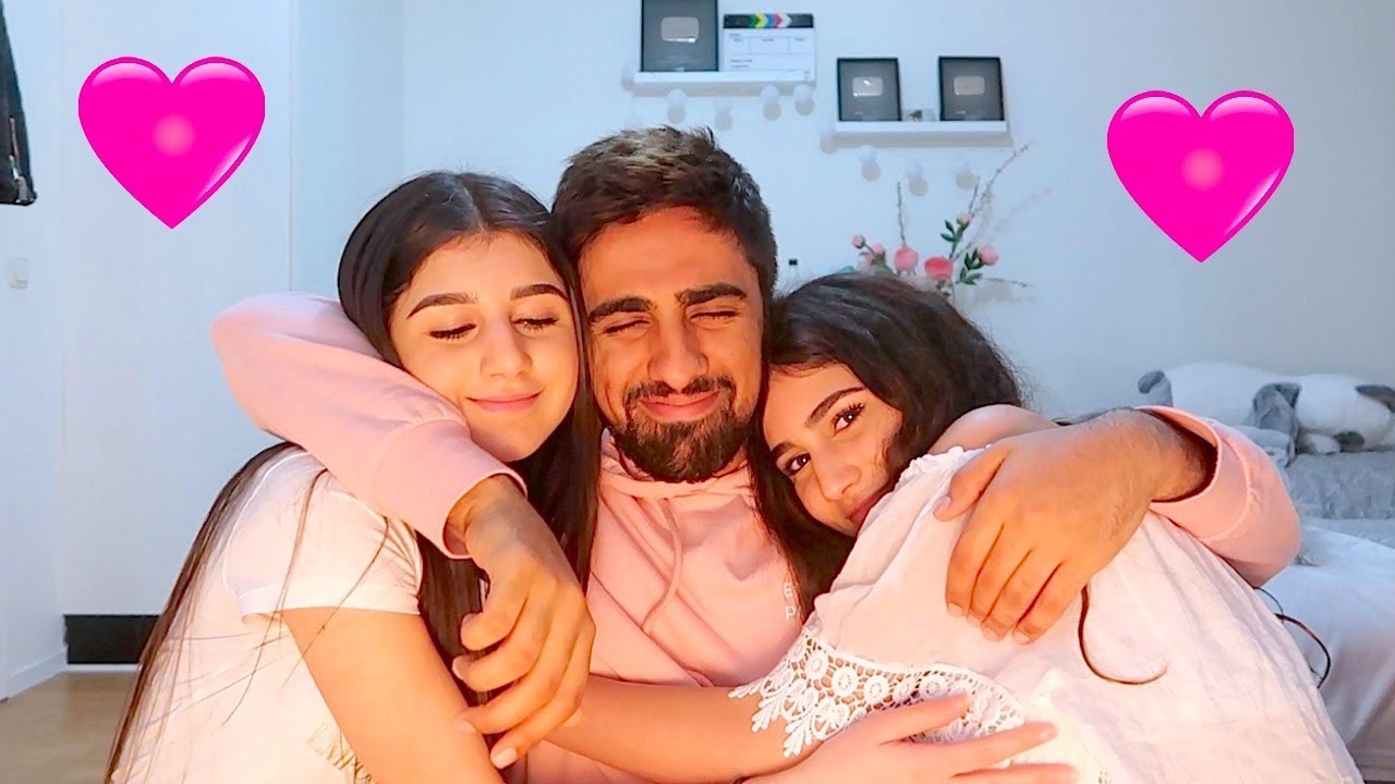 IM IN LOVE WITH HER SISTERS *AWKWARD*