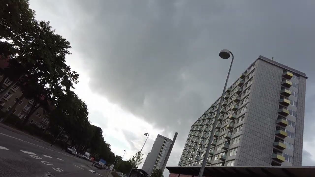 MongoTV_9092 - MIN GÅTUR - Del 6 - Spiser Pølse Tankstation - LIDL - SLIK - CHIPS - COLA