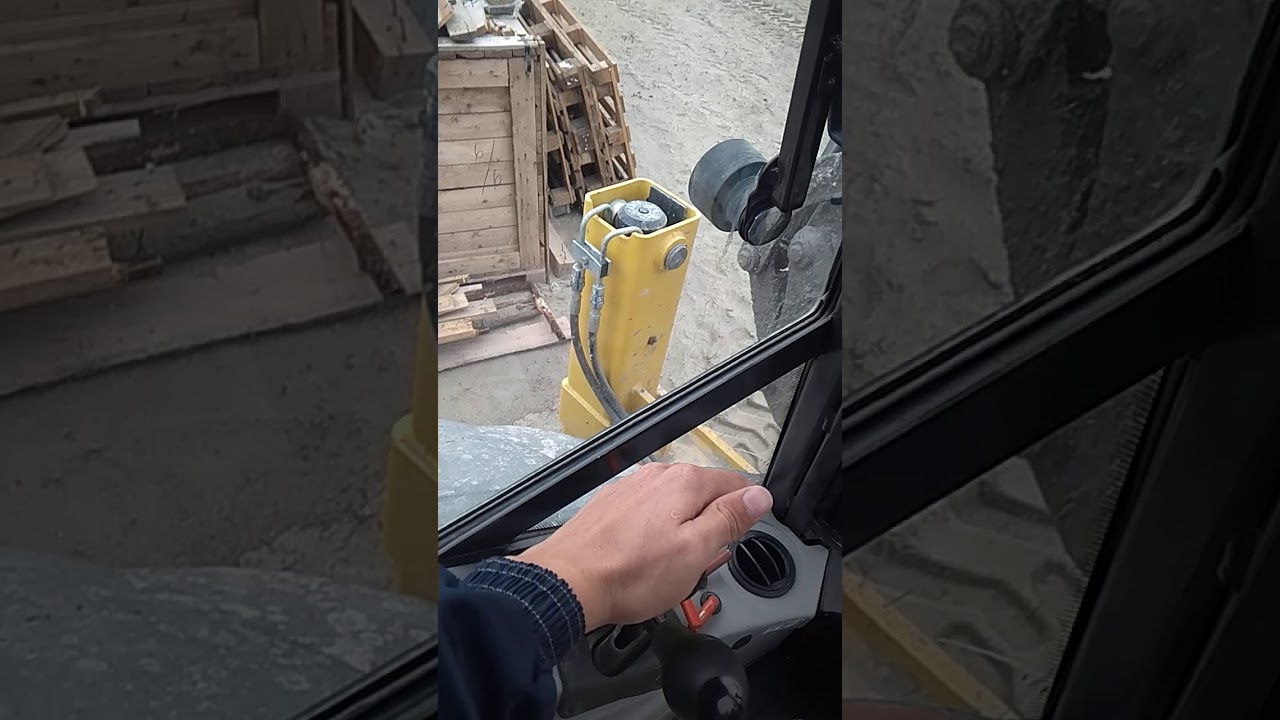 New Holland B115B      Органы управления запуск