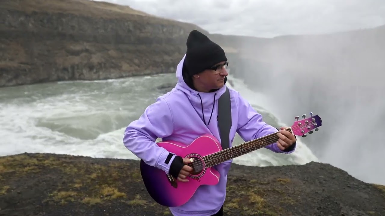 ICELAND Piotr Restecki