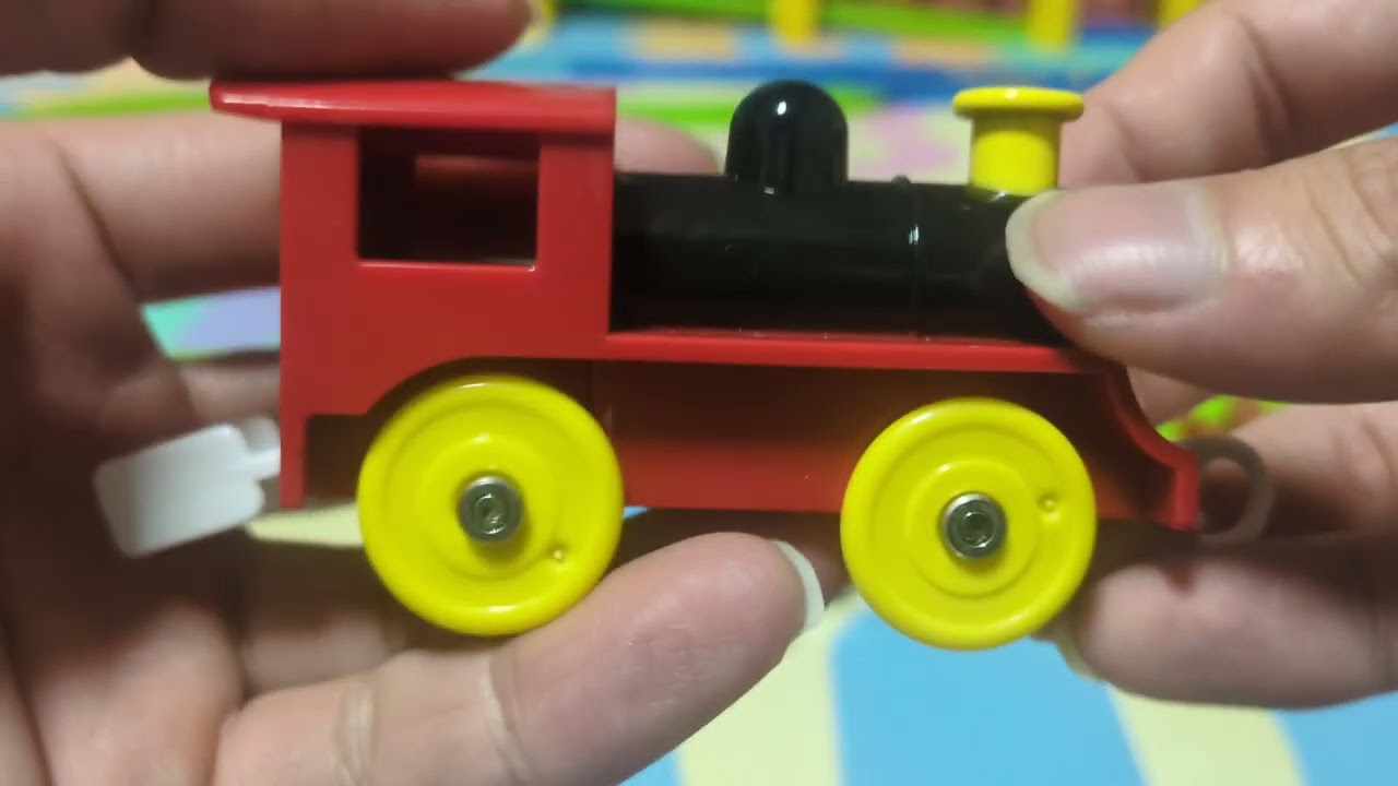 廃盤、プラレール60周年記念 復刻版 プラスチック汽車の開封＆走行動画。