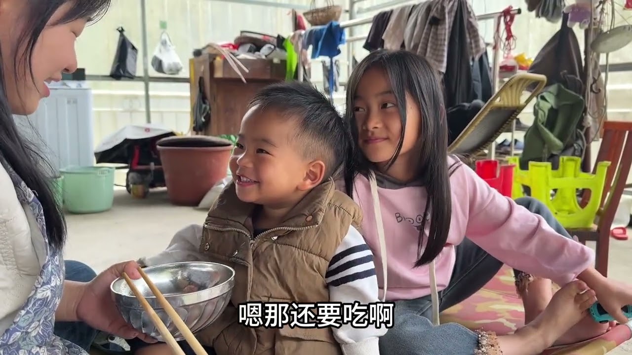 二哥恢复差不多了，炖只鸡给他补补身体，一家人围桌吃饭真热闹了 #我的乡村生活 #抖音新农人