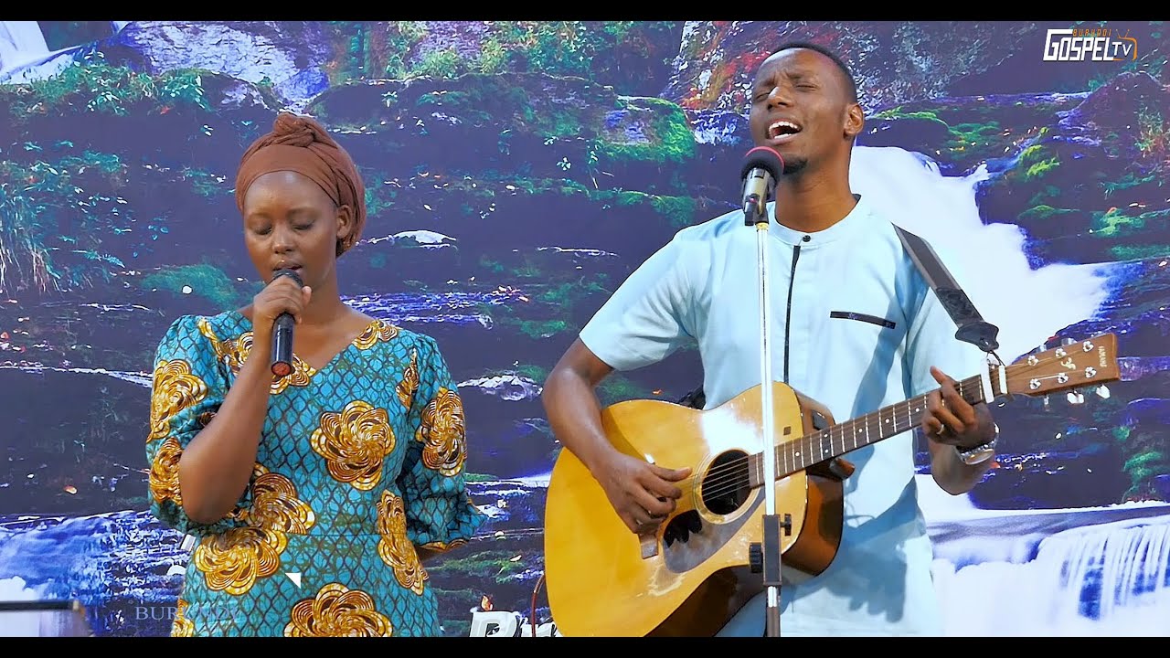 PAPI CLEVER & DORCAS😍Ninde wahindura imigambi yawe/Ni Yesu wangize kuba umuvandimwe we/Narakwiboneye