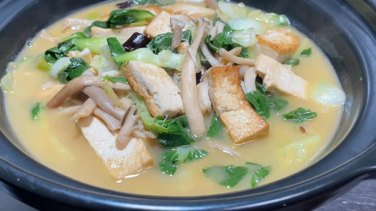 油菜炖豆腐 暖心又暖味 冬天吃 全身暖烘烘【留意美食】#油菜炖豆腐 #油菜炖豆腐做法 #冬天暖心炖菜 #家常炖豆腐