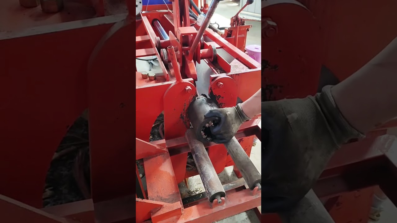Use a horizontal copper pulling machine to pull this small motor stator copper wire.