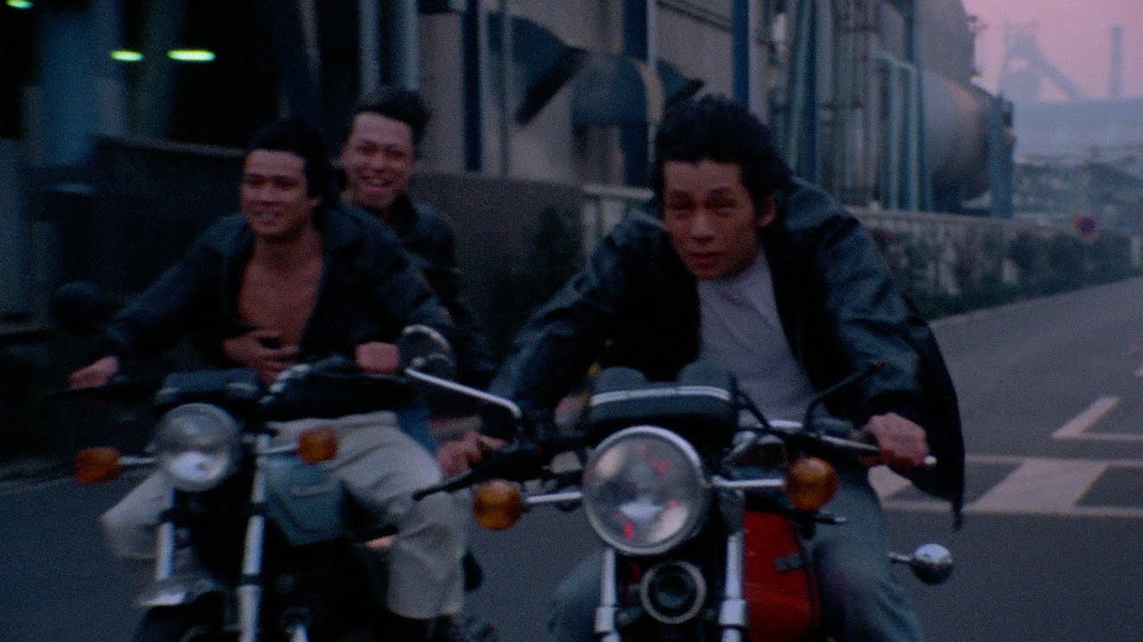 Crazy Thunder Road 狂い咲きサンダーロード opening scene