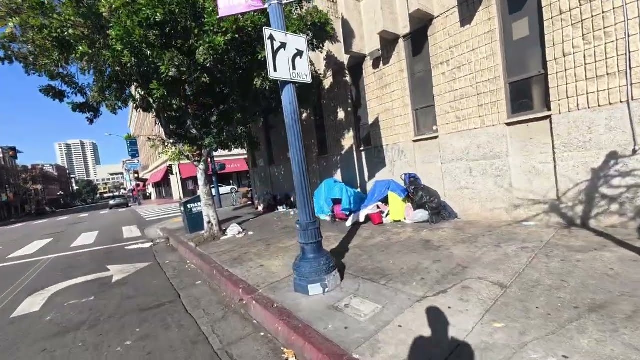 Оператор кино в GTA. Плохой район San Diego на самокате #gta #sandiego #homeless #mentalhealth