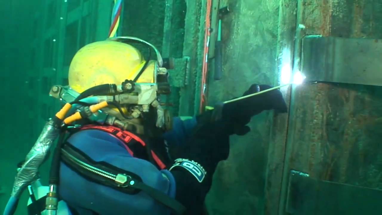 Tauchgang in der gefluteten Baugrube des neuen Schiffshebewerkes Niederfinow