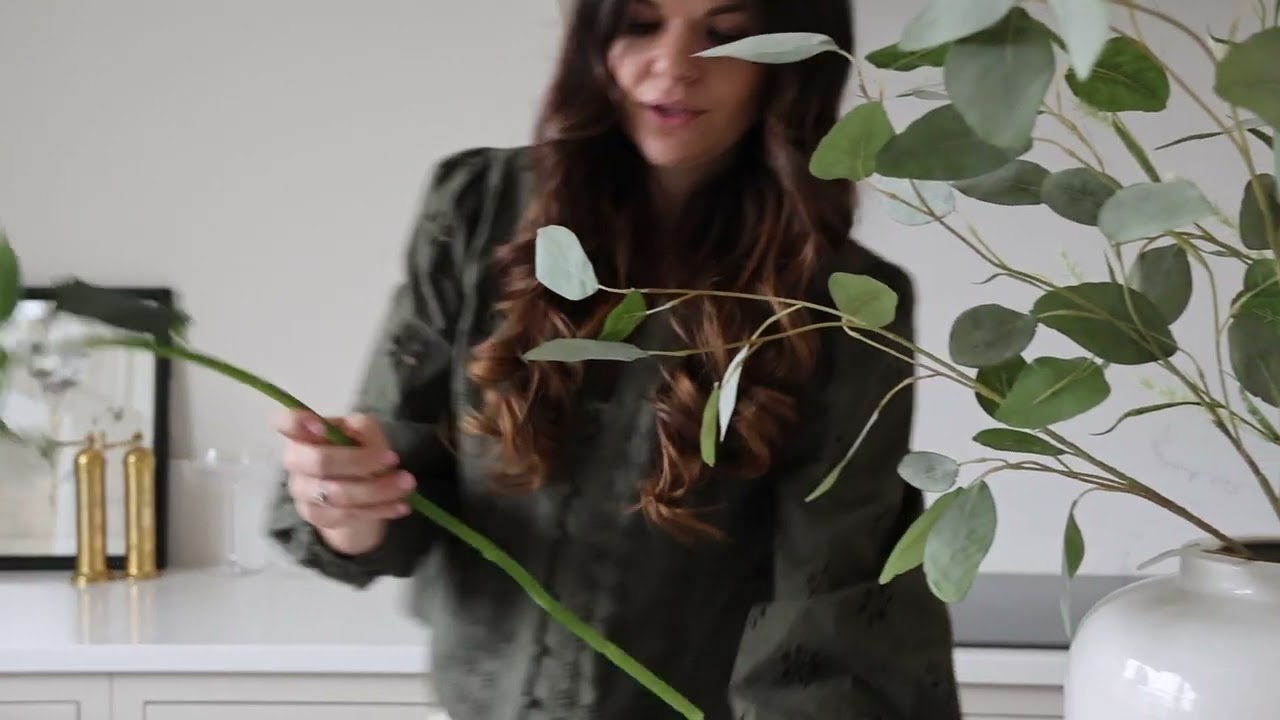 Роскошная композиция из искусственных белых гортензий