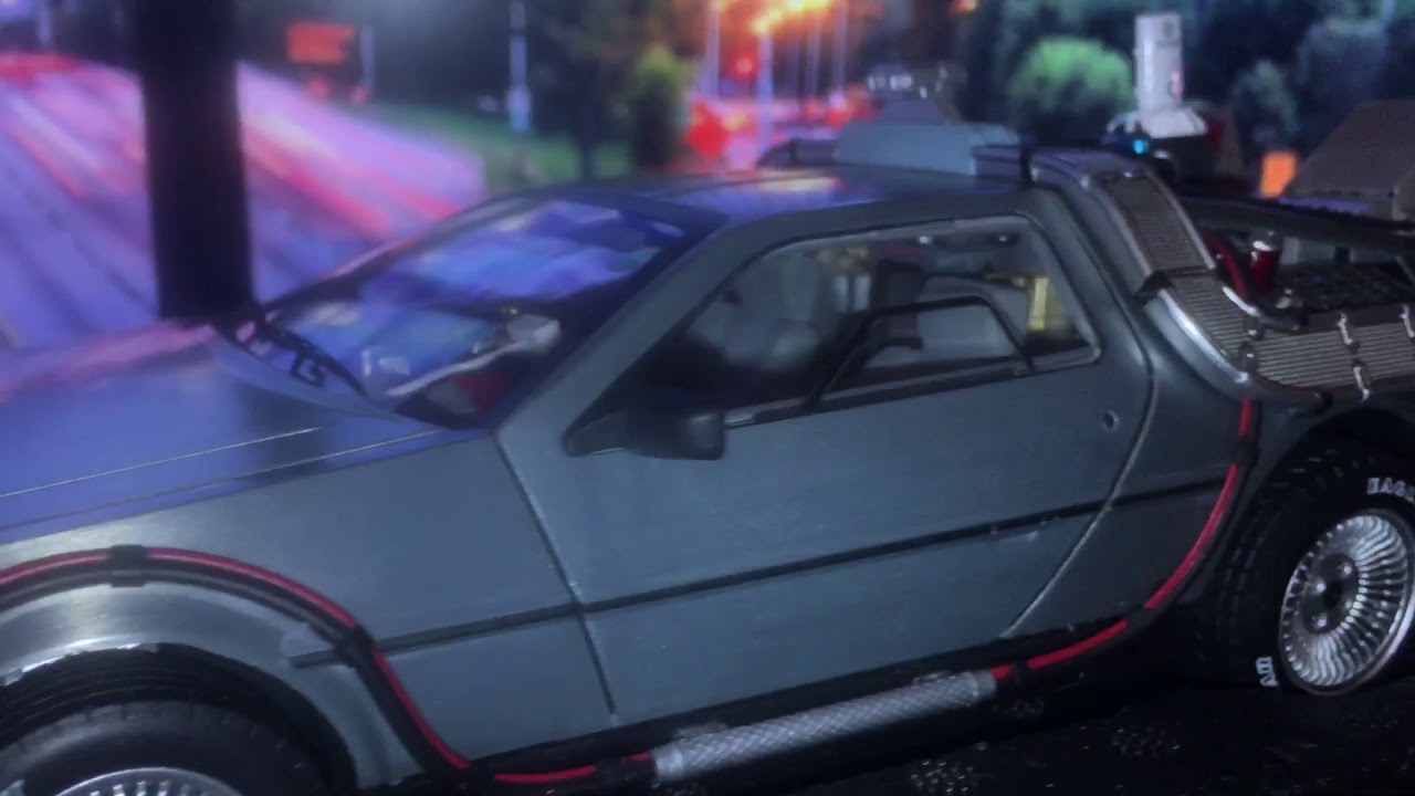 1/18 HotWheels SuperElite Back to the Future Time Machine