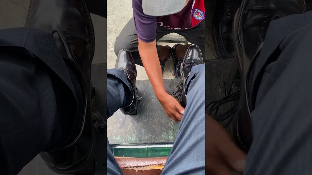 Relax Shoe shine service #shoeshiner #manshoes #shoeshine #cleanshoes #boleado #boleo 