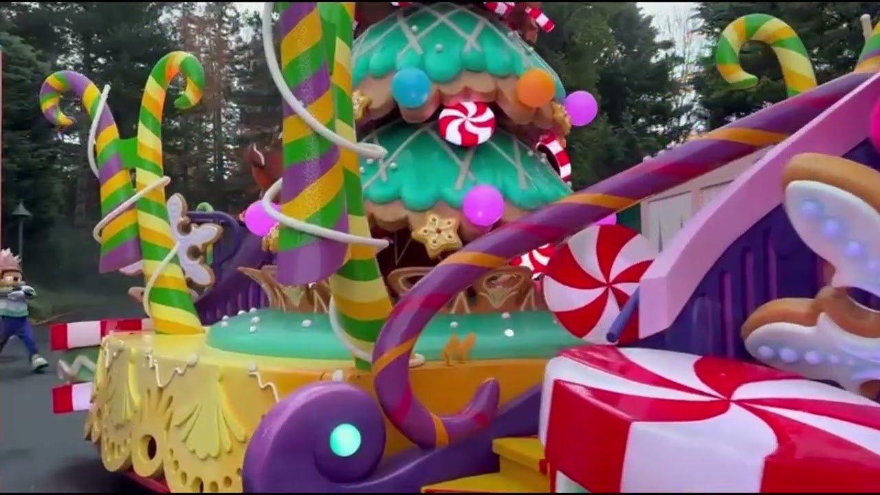 Mickey et sa parade étincelante de Noël - Disneyland Paris