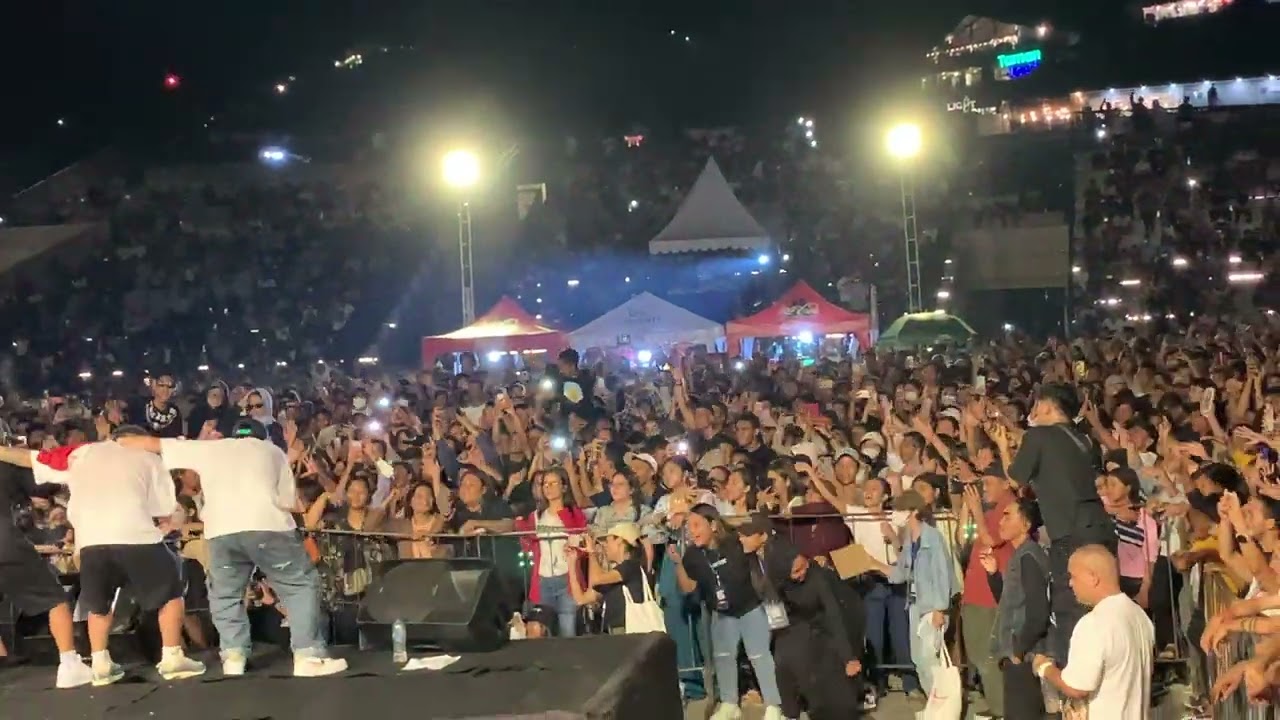 SERRUUU///KONSER MUKARAKAT WATERFRONT LABUAN BAJO
