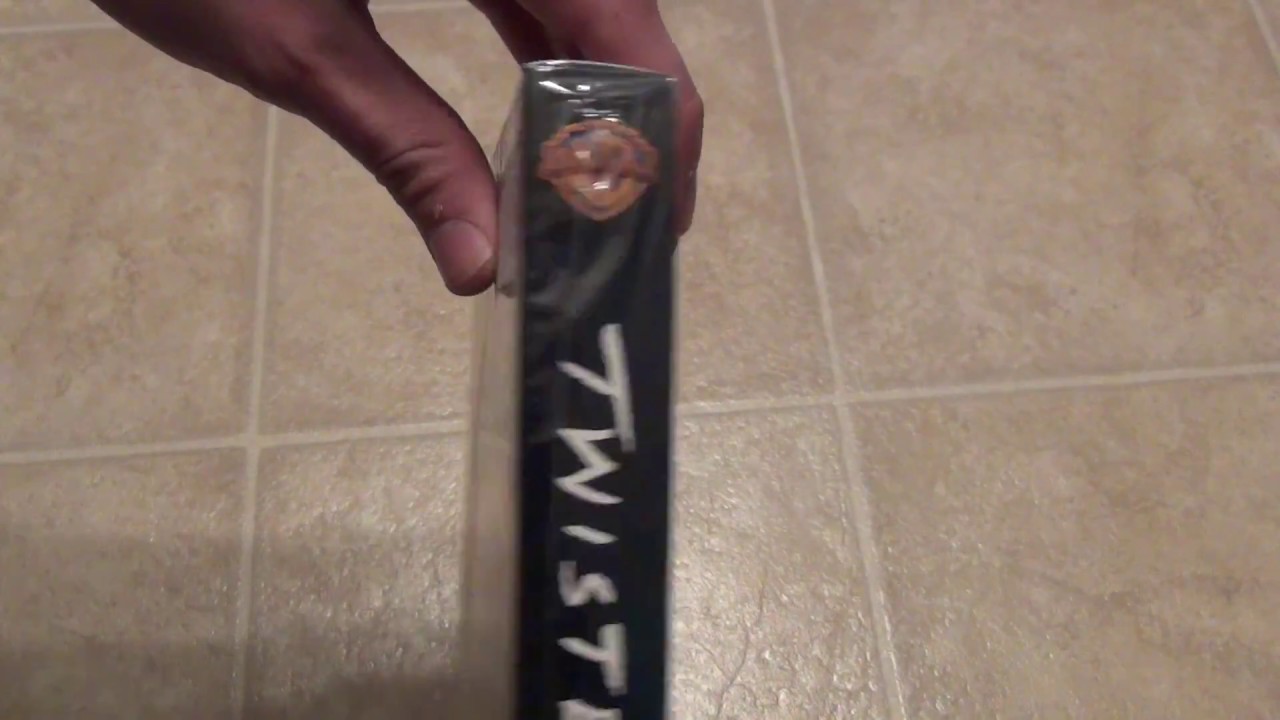 Распаковка совершенно новой кассеты Twister VHS!