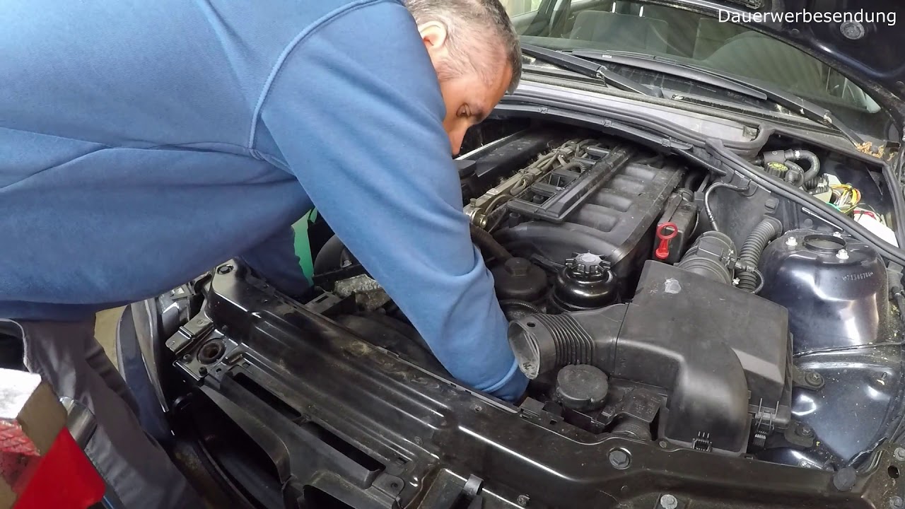 BMW E46 328i - Defekten E-Lüfter wechseln II Change defective electric fan