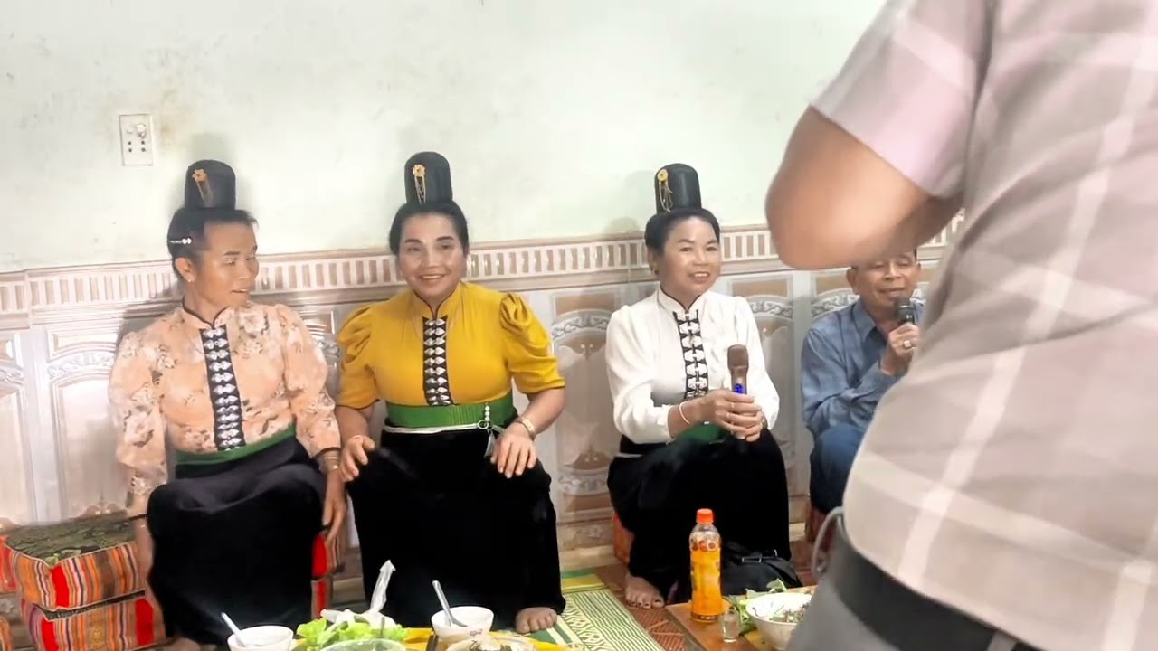 ĐI CHÚC TẾT CHO EM HOA NHÀI CHIỀNG NGẦN