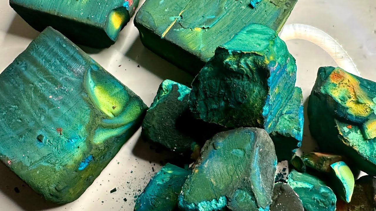 SOFT AND DUSTY DYED GYM CHALK CRUSH