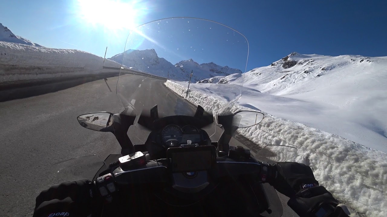 BMW C650GT scooter - winter Bernina Pass crossing with snow, Dec 8