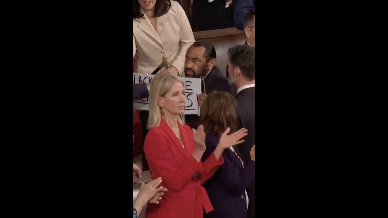 Protester kicked out of Trump speech