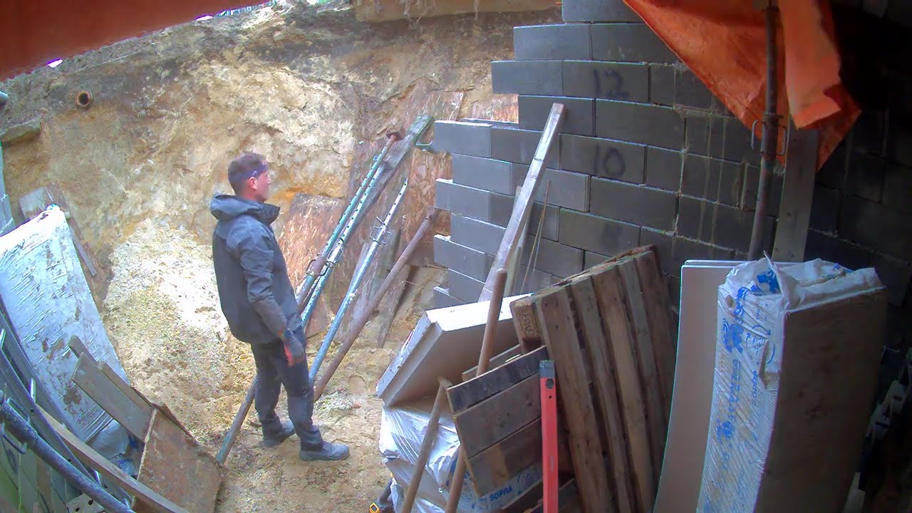 Back to working on the wall, stacking blocks