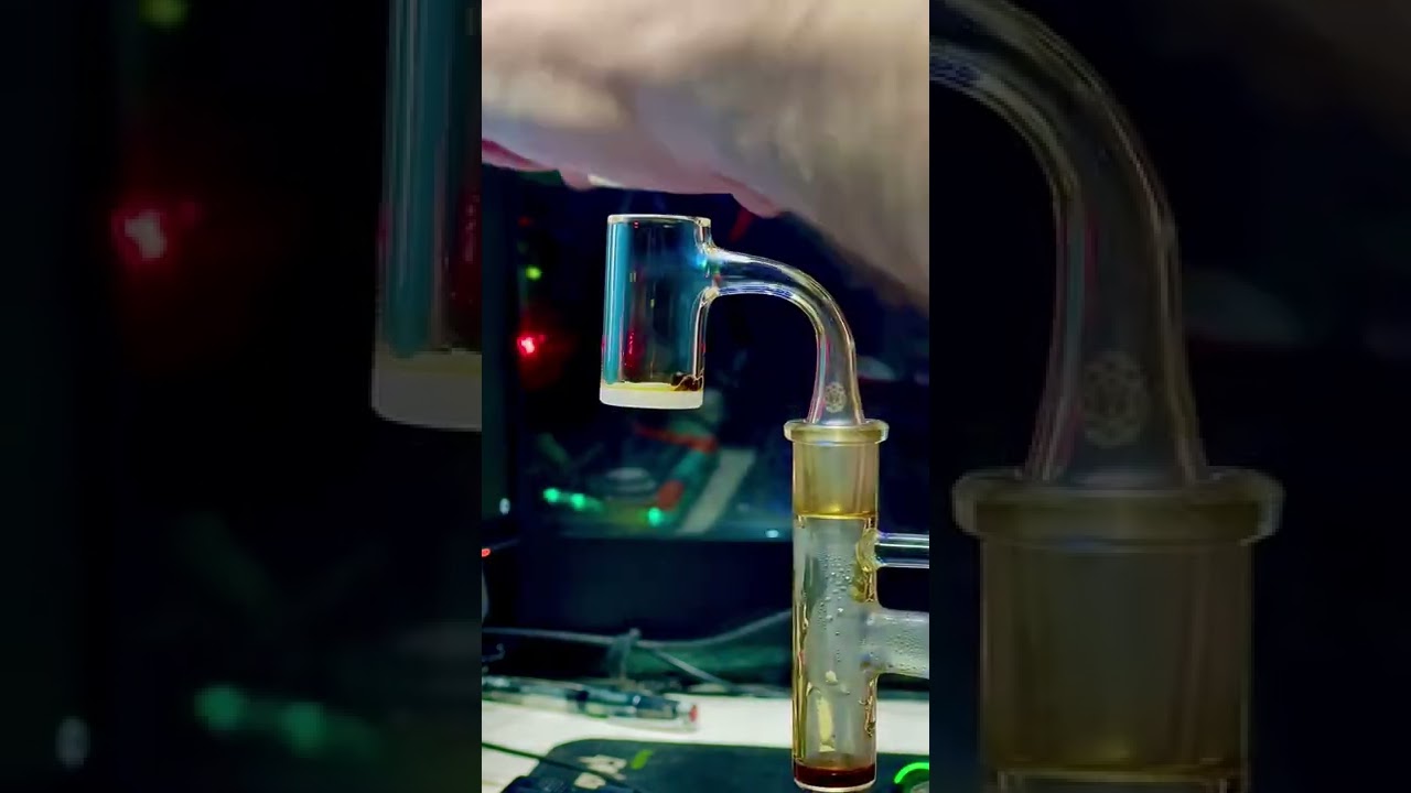 Terporium Opaque Bottom Banger Dab out of a TAG Catch and Rig