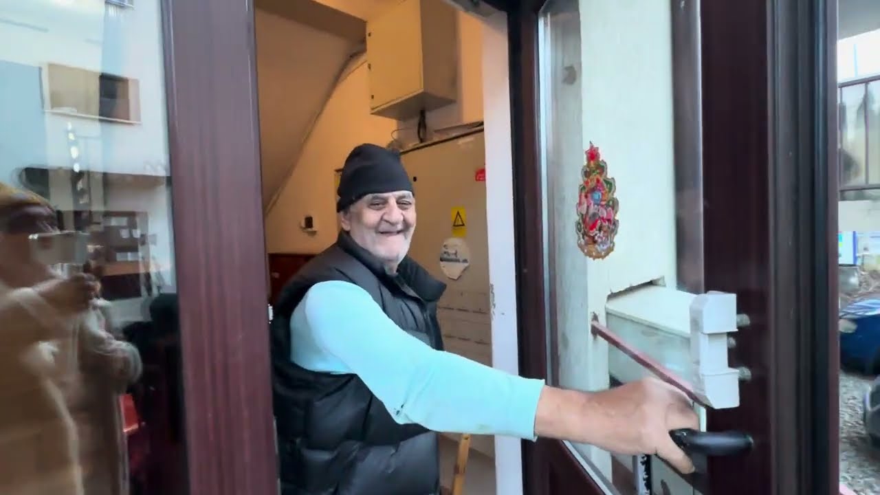 COLINDĂM PE UNCHIU BOC POMPIERU SE SPERIE
