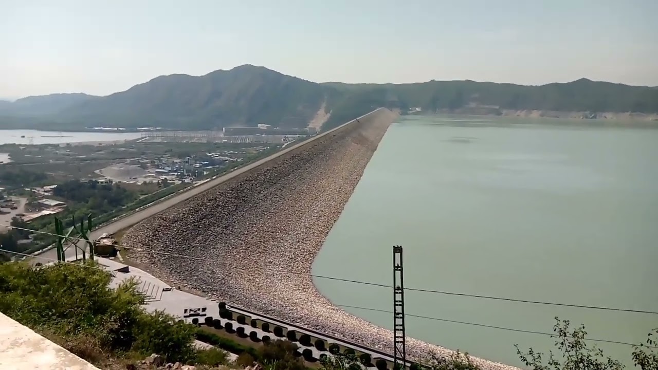 Earth Filled Dam with 470 feet Net Head