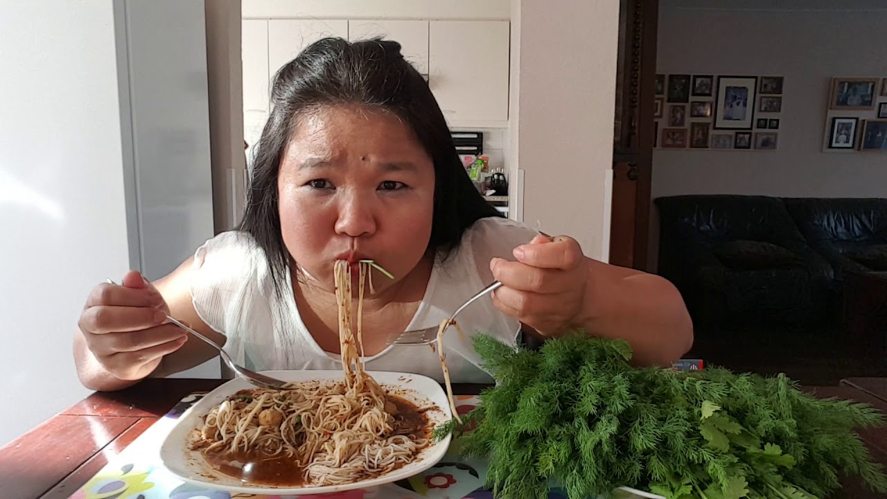 กินขนมจีนใส่พริกเป็นกำผักมาเป๋นสวนอีกแล้ว5555
