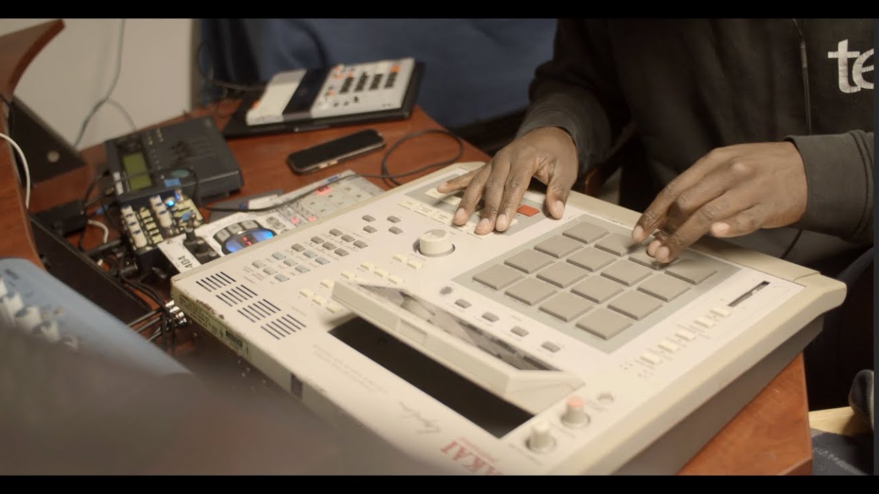 10 min of beat making on the MPC 3000 (no edits, no talking) --
