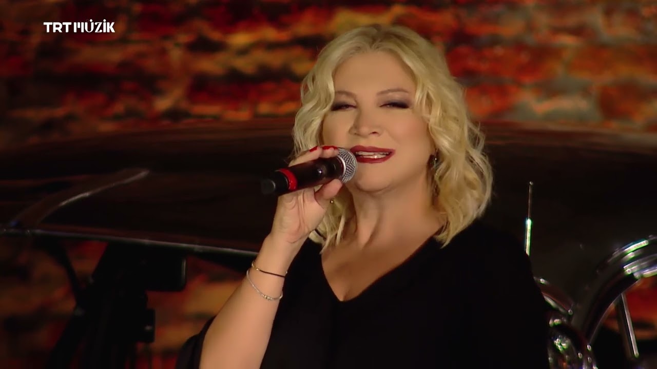 Meral Azizoğlu #Güller ve Dudaklar