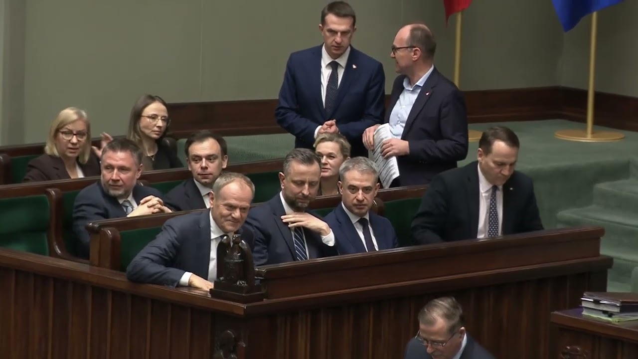 SEJM: OWACJE NA STOJĄCO DLA DONALDA TUSKA