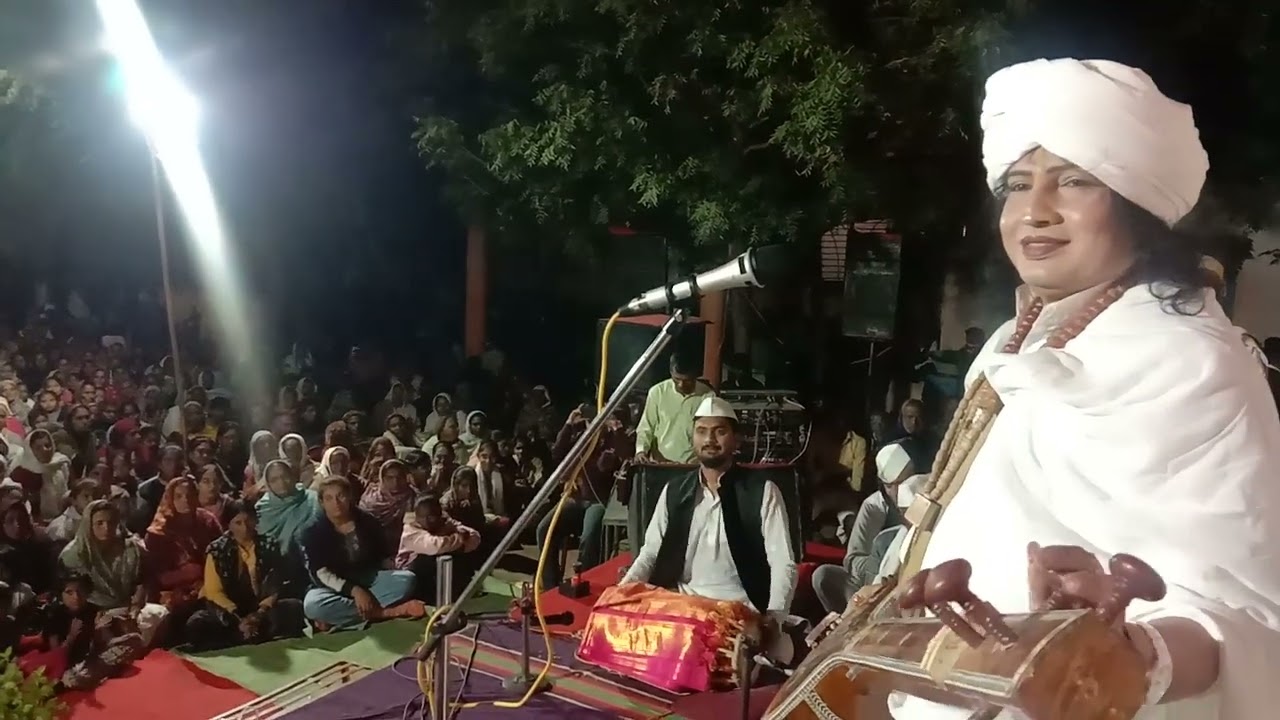 ह भ प रविकिरण महाराज यांच्या कीर्तनात गायक परशुरामजी महाराज व ज्ञानेश्वर माऊली धुळे  चाल म्हणताना