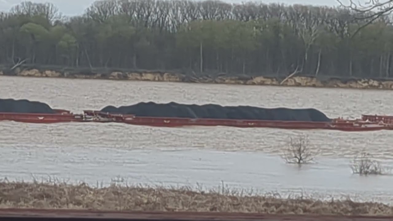 Coal Barge at Hamletsburg, IL Pt. 184