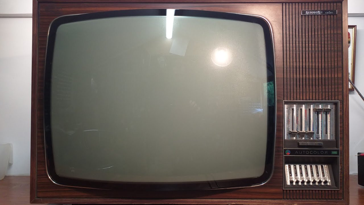 Autovox 2682. 1973 Vintage colour TV. Part 1