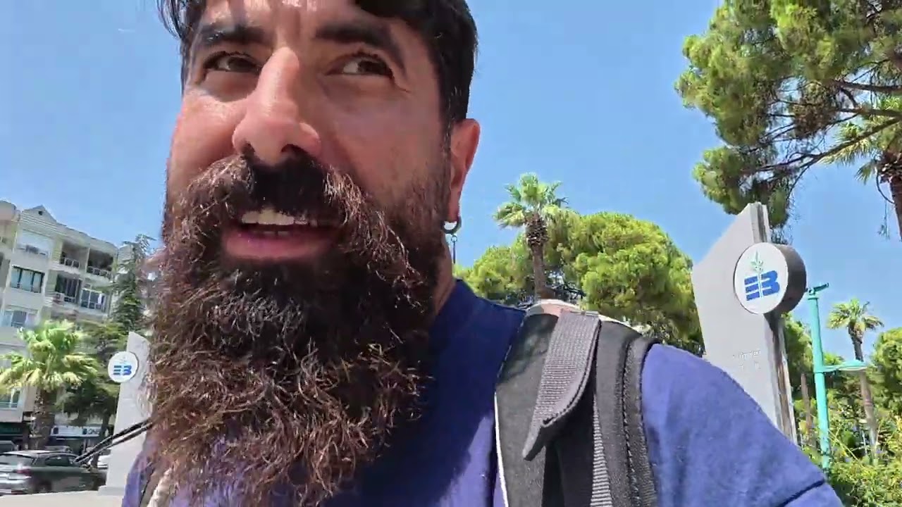Edremit Merkez Meydanında Günlük Hayat | Daily Life in Edremit’s Vibrant Town Square