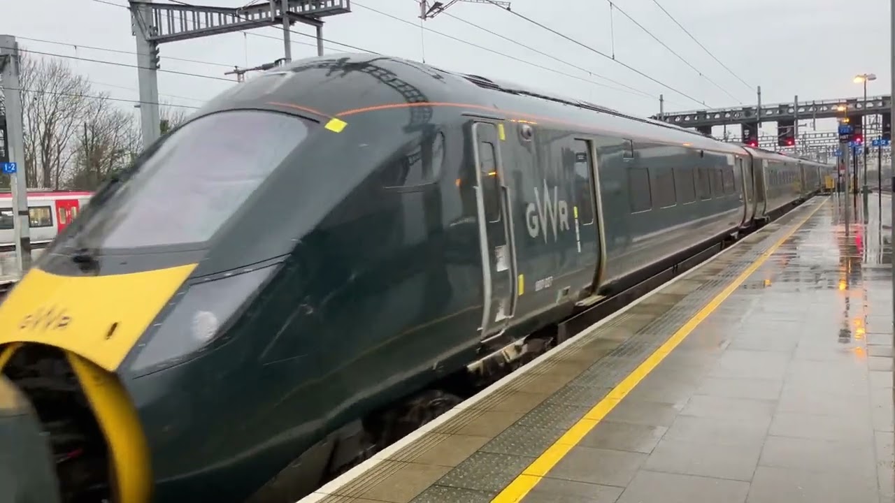 GWR 800 005 & 800 027 7:23AM CARMARTHEN TO LONDON PADDINGTON  ARRIVING @ CARDIFF CENTRAL PLATFORM 2