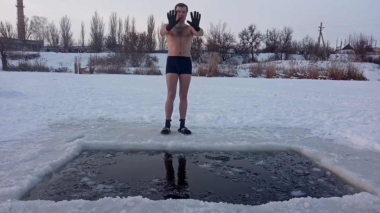 Сделал прорубь! Окунаюсь и плаваю в проруби.  Закаливание в проруби   20 января 2026 г. 