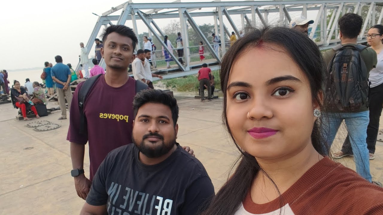 আজ আবার ঘুরে এলাম নদীর পাড়ে।