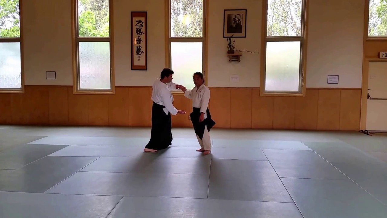 Steering united body and passing point of contac