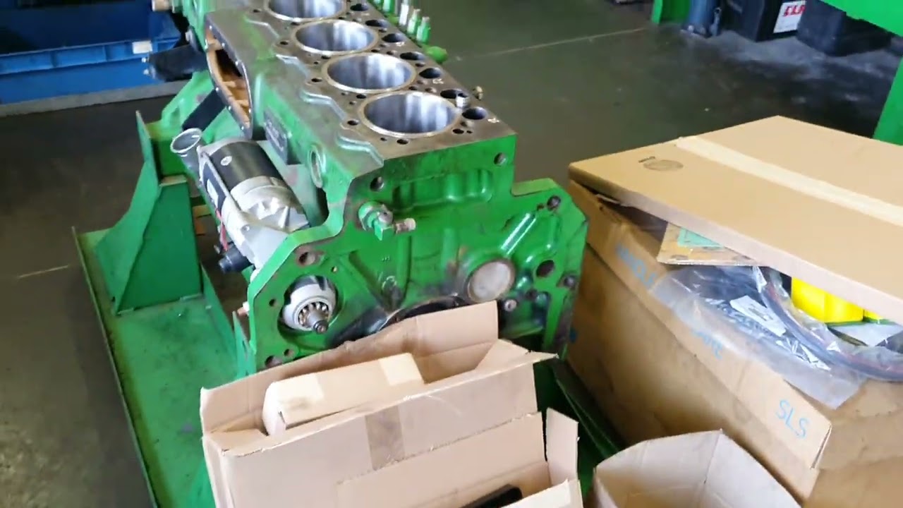 Легендарний трактор John Deere 8430, погляд на двигун та КПП 