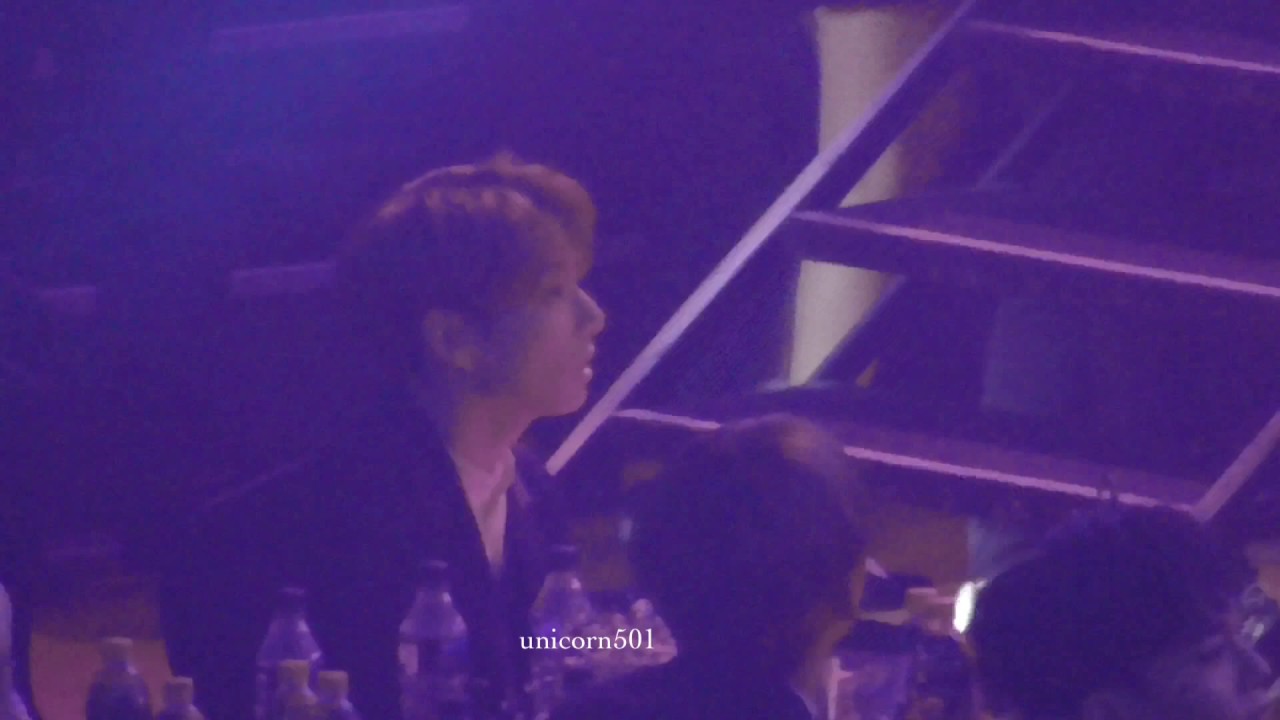 seoul music awards 2017 jungkook reaction to MOBB