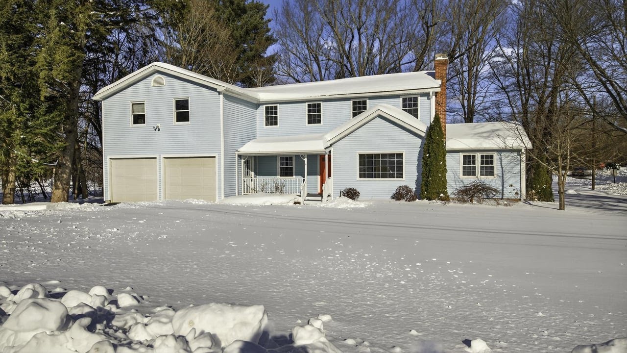 4 Kearns Cir, Granby, CT