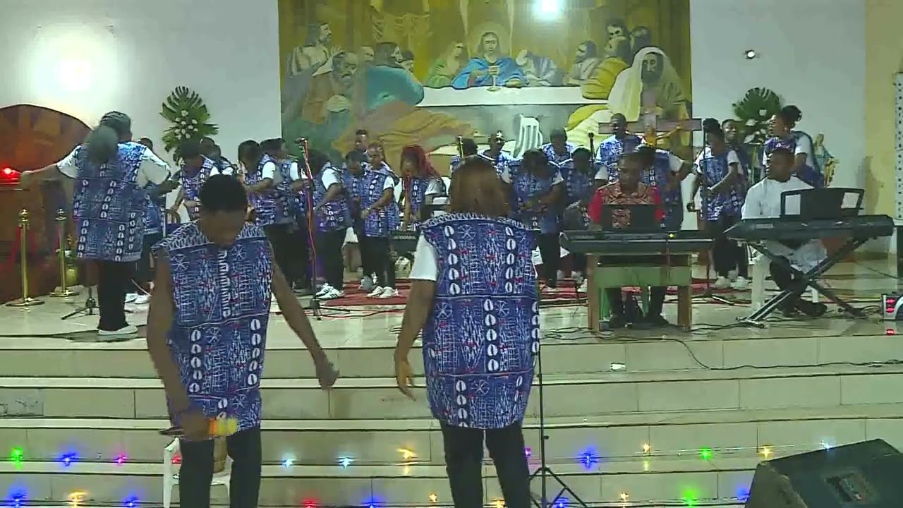 Emlanjeni by Soweto Gospel Choir performed by VOD Emana, Haounde