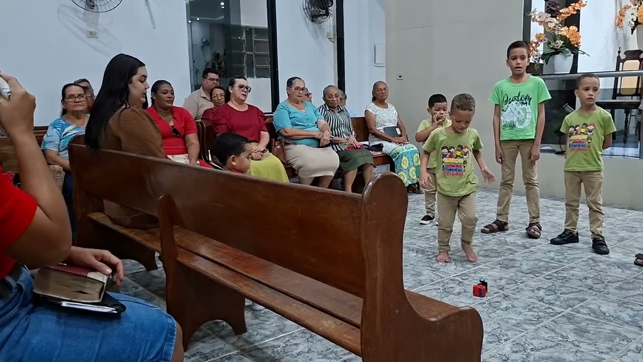 As crianças, canta no culto da família, em IEADALPE-Saramandaia1