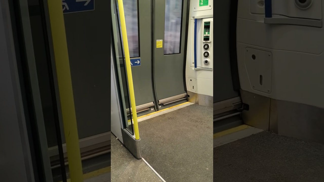 EDINBURGH HAYMARKET TO LINLITHGOW SCOTRAIL HITACHI CLASS 385116 