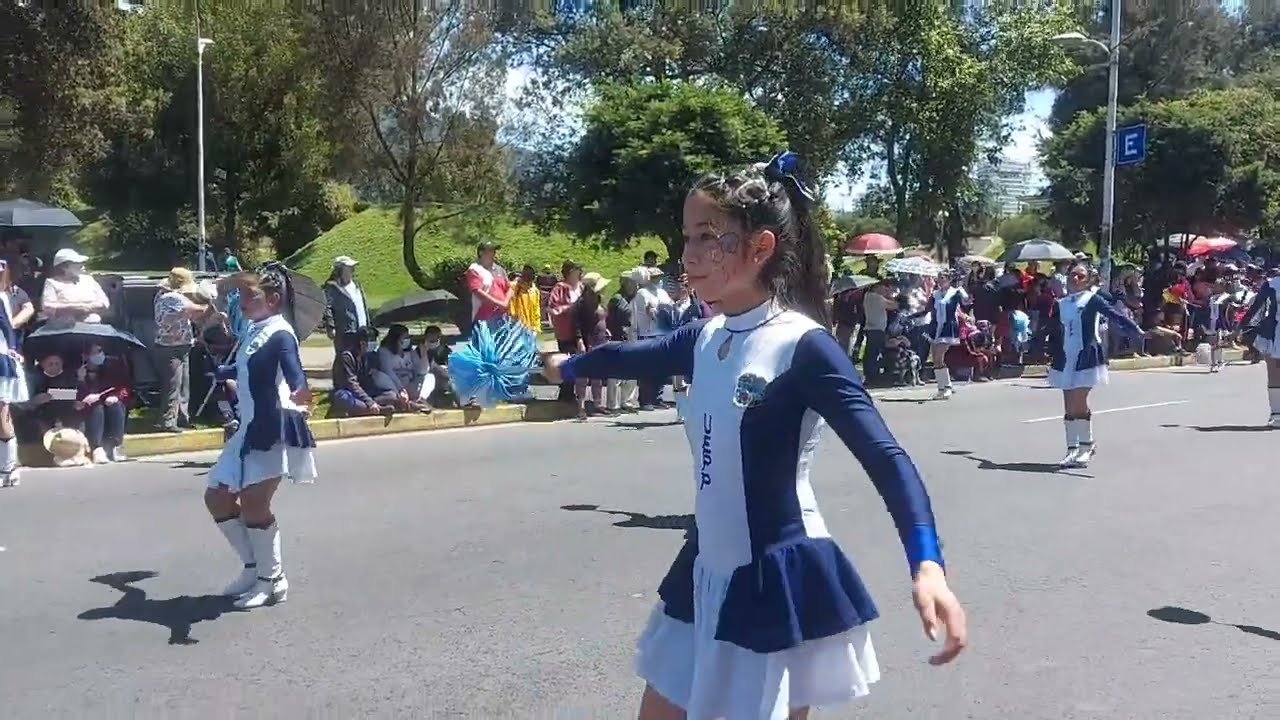 Bastoneras y Banda de Paz UE Pérez Pallares - Desfile Bicentenario Batalla de Pichincha - Parte 2