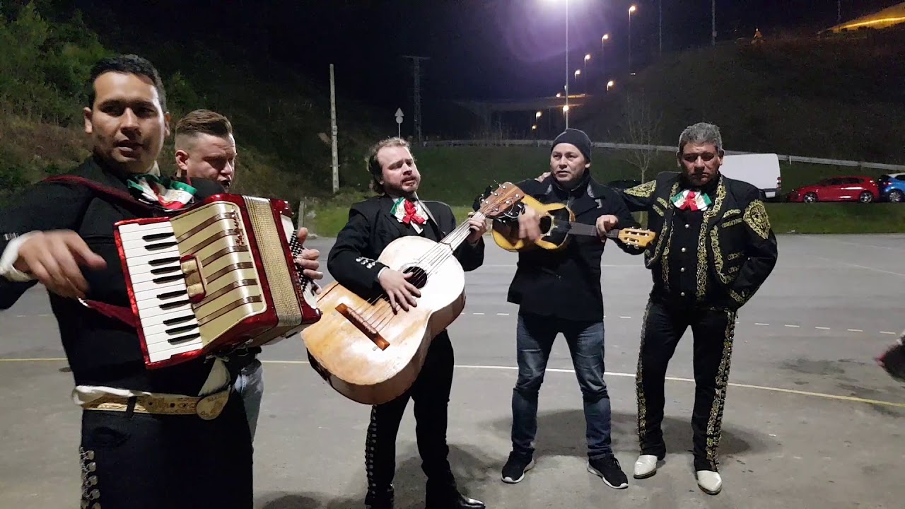 Corridos con mariachis